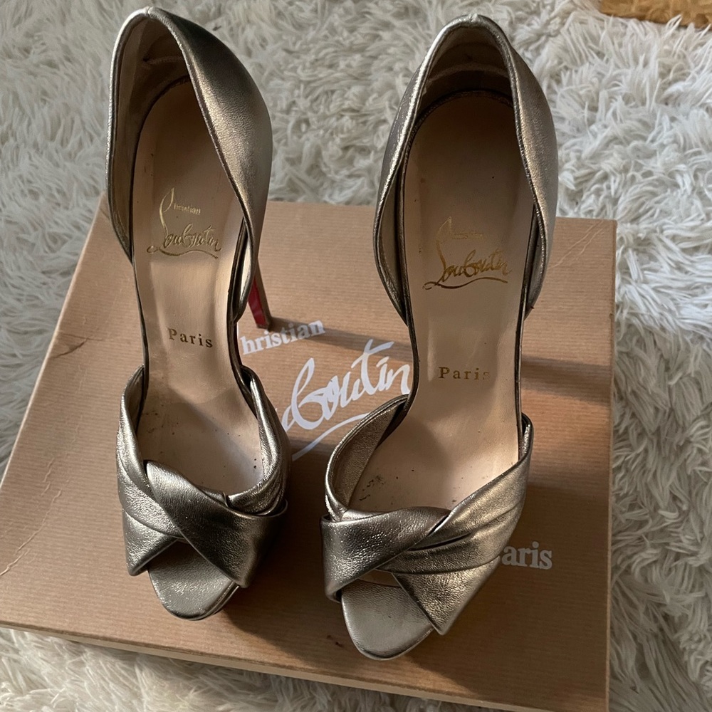 Louboutin Metallic Soft Gold Volpi 150 Nappa Silk Platforms